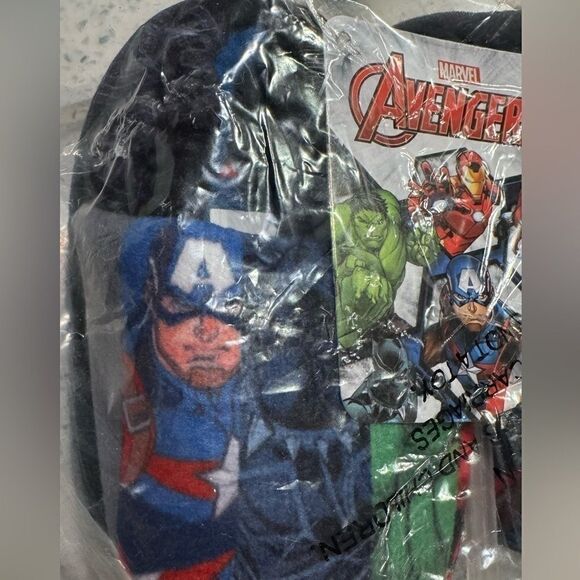 Marvel Marvel Baby Boys Avengers Slippers  - NWT size 5/6 - Picture 3 of 5